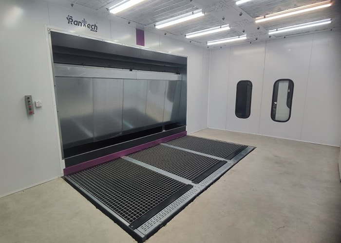 مزایای-استفاده-از-اتاق-رنگ-استاندارد-در-تولید-مبلمان